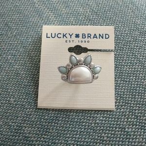 Size 7 silver ring by Lucky
